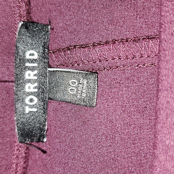 Torrid Premium Ponte high waisted stretch pencil skirt in size 00 (10) - Picture 7 of 10